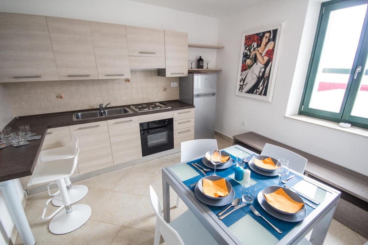Apartments Umag Center, Seafront With Terrace In Umag Exterior photo