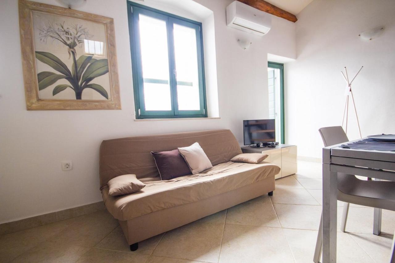 Apartments Umag Center, Seafront With Terrace In Umag Exterior photo